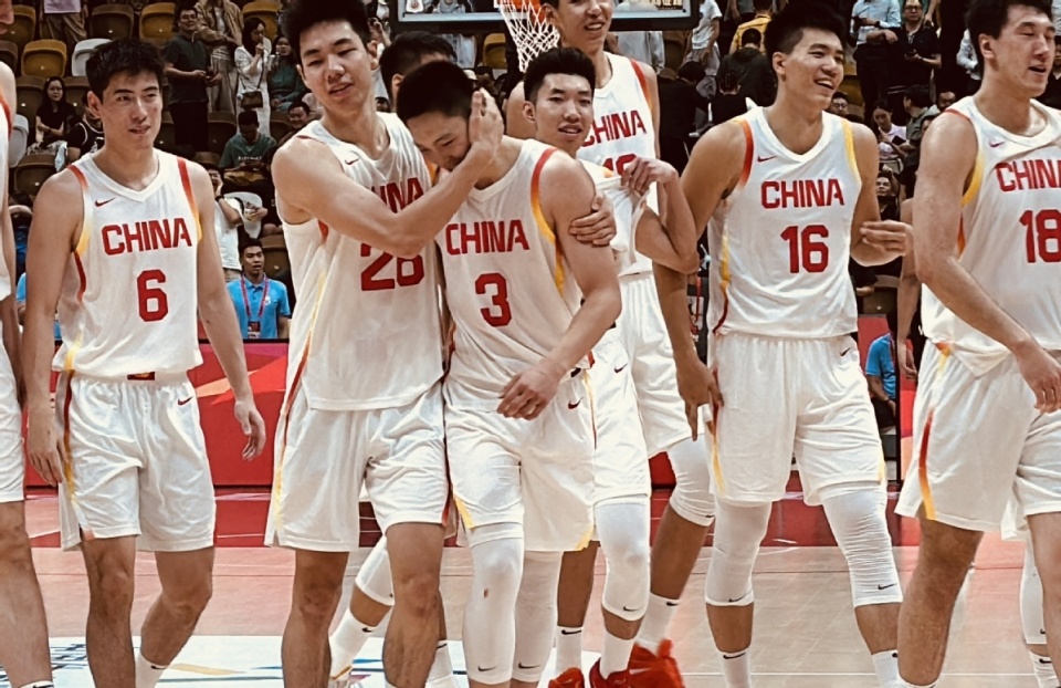 爱游戏体育-战术调整引发热议！，詹姆斯在日本队比赛中比赛局势复杂热度持续攀升的简单介绍