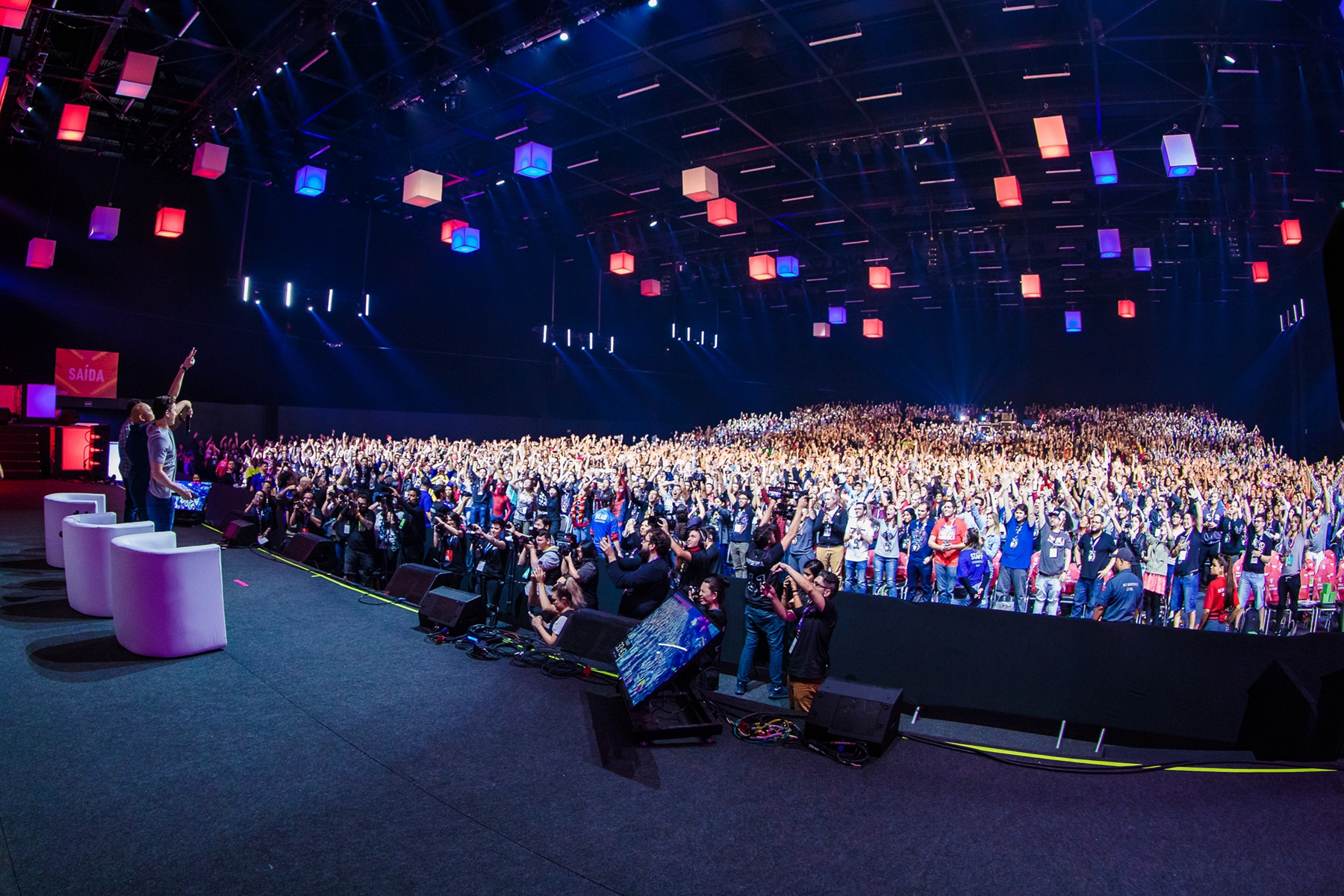 AYX-浓眉哥回归赛场，挺进下一轮首场状态亮眼，阿森纳观众沸腾！的简单介绍