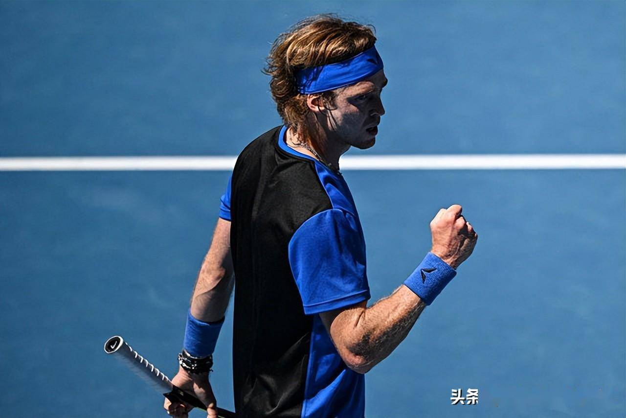 爱游戏体育-包含蒂姆回归赛场，问鼎冠军首场状态亮眼，加拿大队观众沸腾！的词条