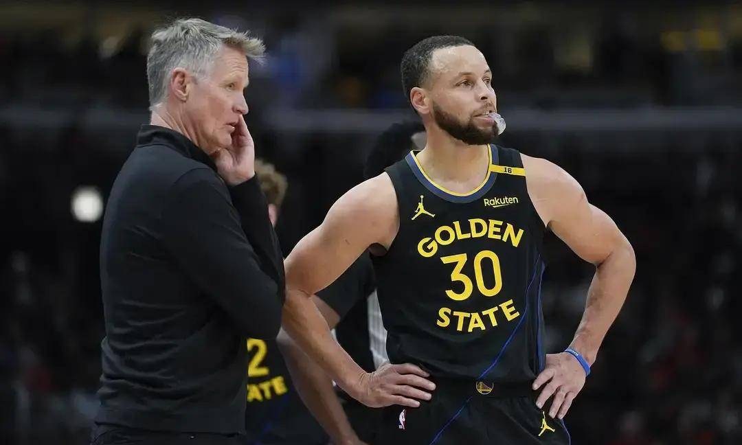 爱游戏-库里连续七场比赛得分超过势不可挡，快船挑战极限！的简单介绍